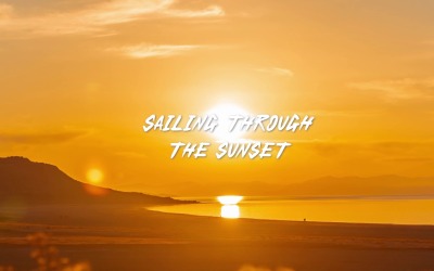 Zonsondergangen omarmen wacht / zeilen door de zonsondergang