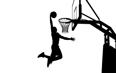 Atletische basketballer die een krachtige slam dunk uitvoert tijdens een wedstrijd, geïsoleerd op een witte achtergrond.