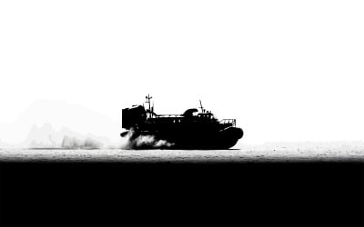 Embarcação de desembarque militar navegando em mar agitado com forte rastro, isolada em fundo branco.