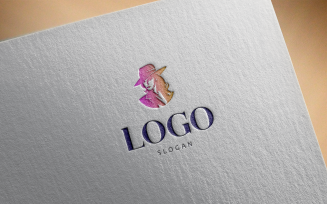 lady with hat logo-037-023