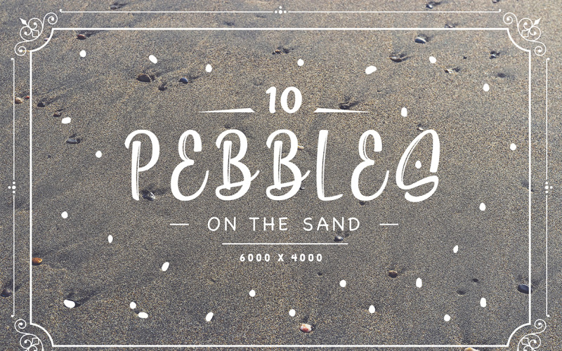 10 cailloux sur fond de sable