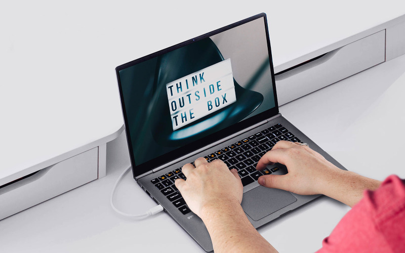 Download Мокап для продукта "Laptop product mockup" / Laptop product mockup - Мокап для продукта на тему графика laptop,psd,mockup,template,website,products,shop,graphic,presentations,photoshop,presentation,promotion,graphicdesign,apple,macbook