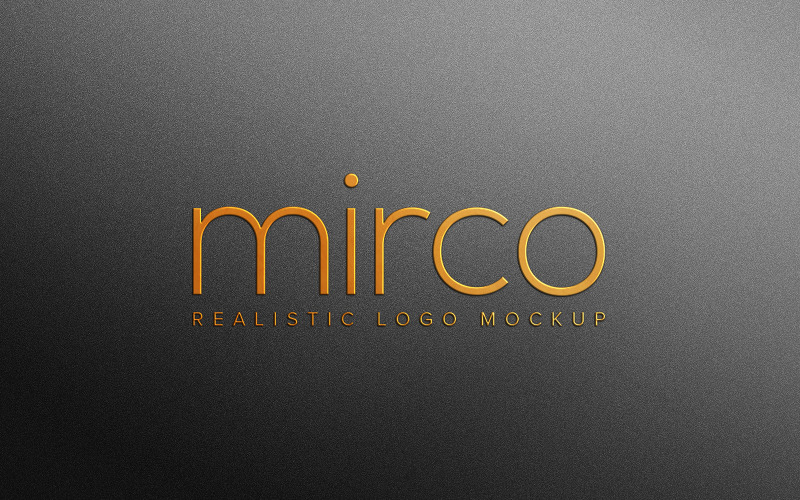 Modell mit geprägtem goldenem Logo M
