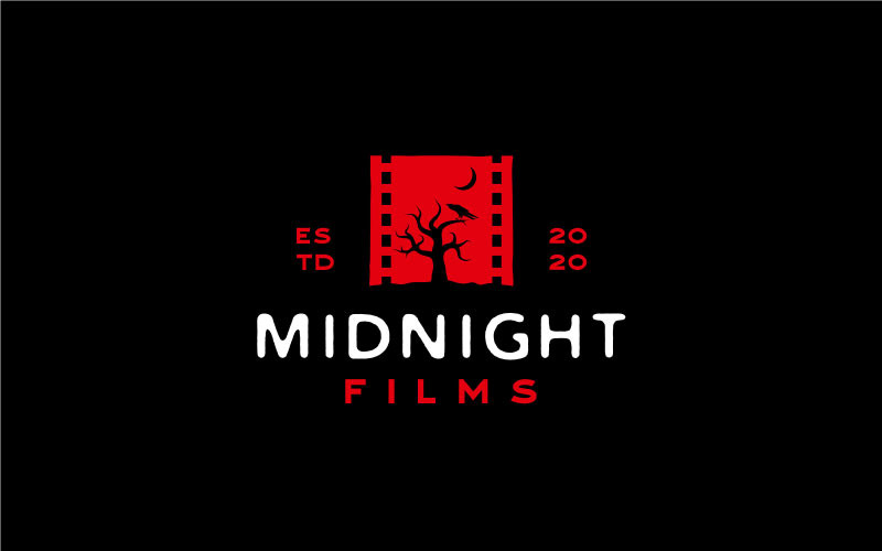 Film négatif avec Crow Raven Perch sur l'arbre de la mort pour l'inspiration de conception de logo de cinéma