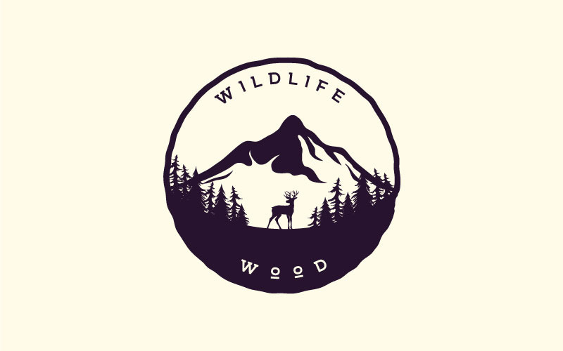 Forêt de montagne avec silhouette de cerf, création de logo d'aventure