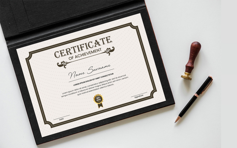 Design moderno del modello di certificato con certificati di conseguimento
