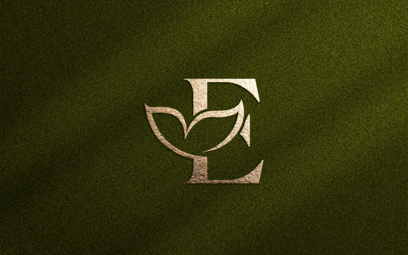 Blommig skönhetslogotyp Leaf Natural Letter E