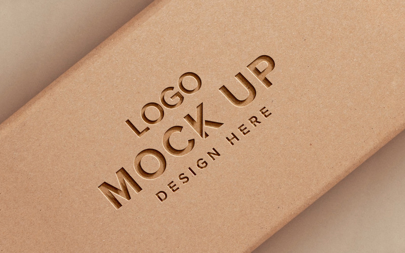 Maqueta de logotipo de lujo en tarjeta de papel marrón