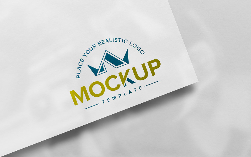 Beyaz kağıt dokusu üzerinde kabartmalı logo modeli psd şablonu