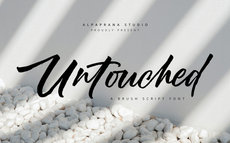 Нетронутый - Шрифт Brush Script