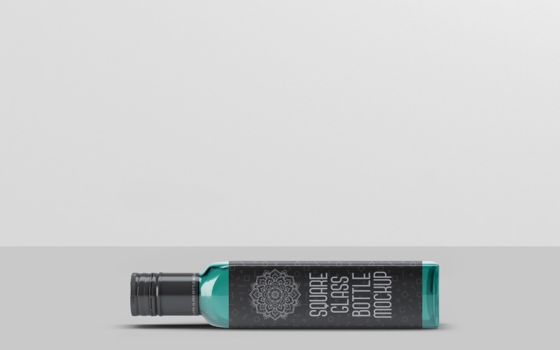 Glazen fles - mockup met vierkante glazen fles 7