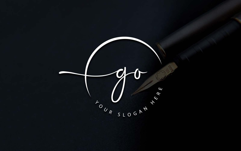 Création de logo de lettre GO de style studio de calligraphie