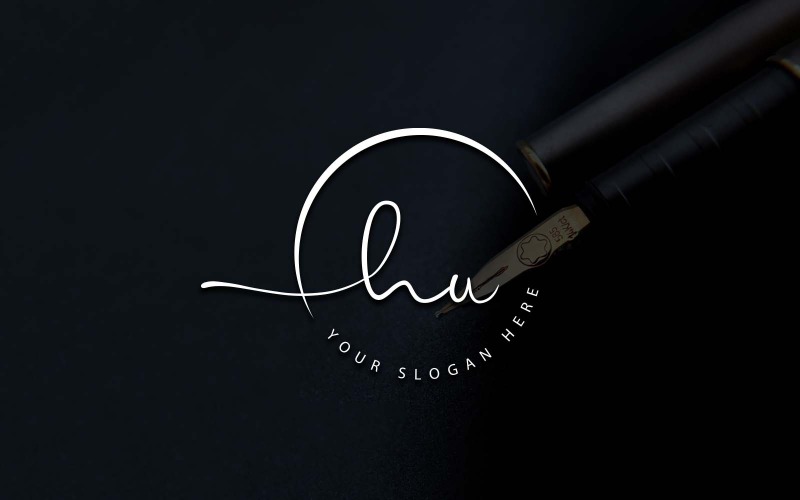 Design del logo della lettera HU in stile studio di calligrafia