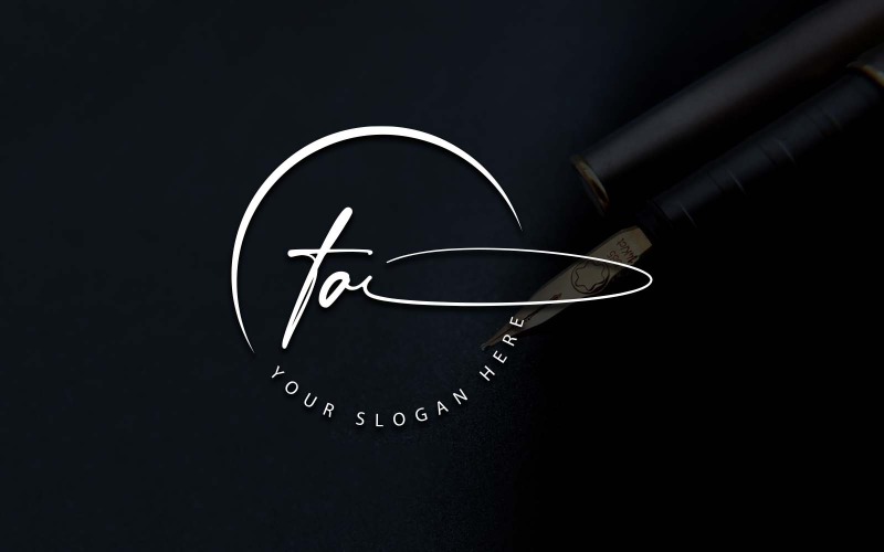 Design de logotipo de letra TA estilo estúdio de caligrafia