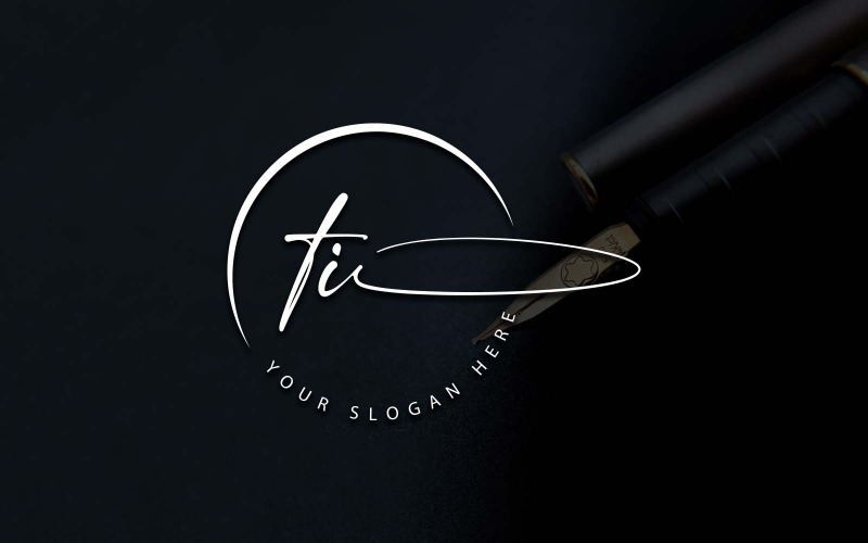 Design de logotipo de letra TI estilo estúdio de caligrafia