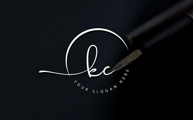 Design de logotipo de letra KC estilo estúdio de caligrafia