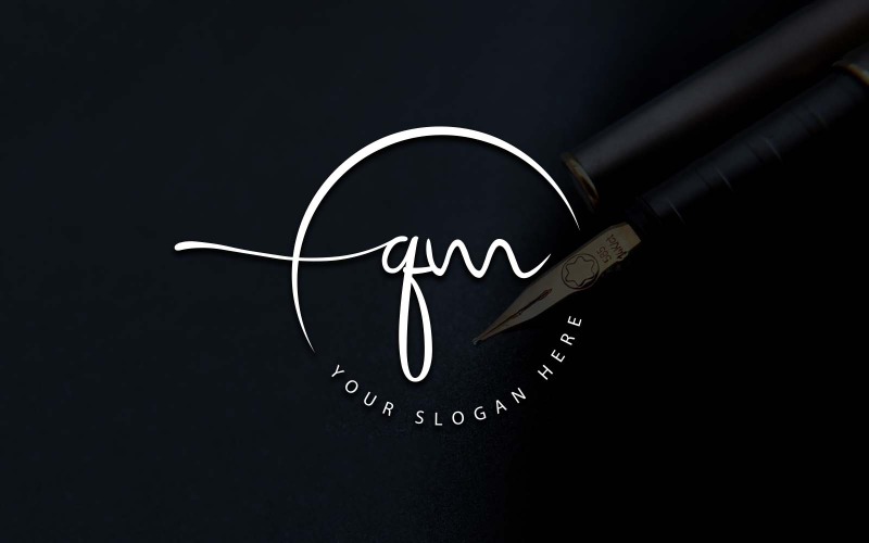 Design del logo della lettera QM in stile studio di calligrafia