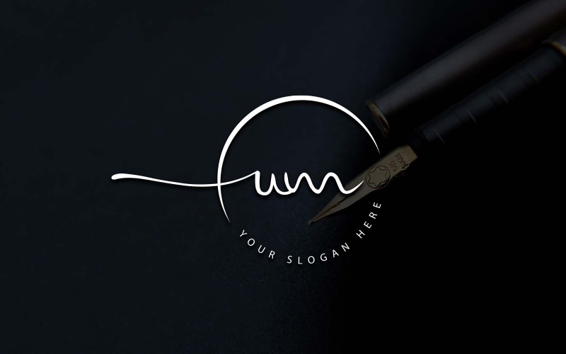 Design del logo della lettera UM in stile studio di calligrafia