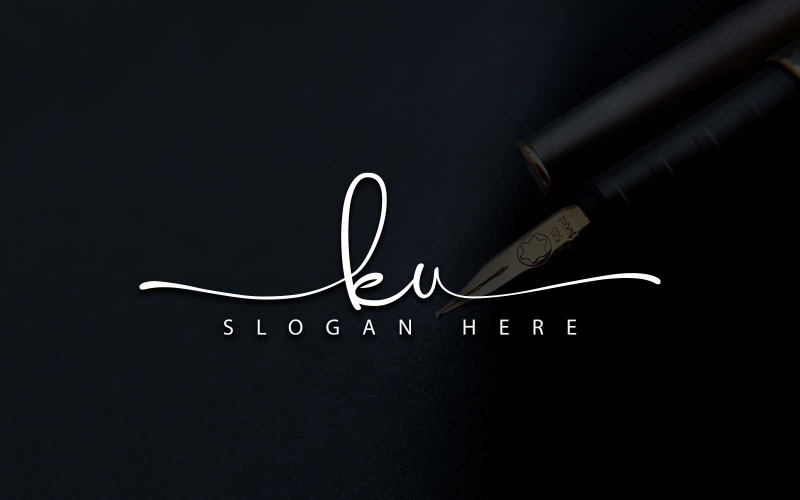 Design de logotipo de carta KU de fotografia criativa