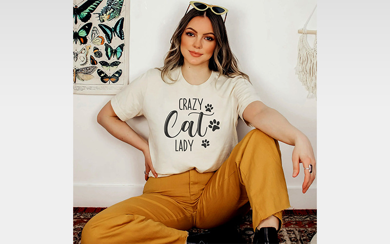 Modello di mockup per maglietta da ragazza
