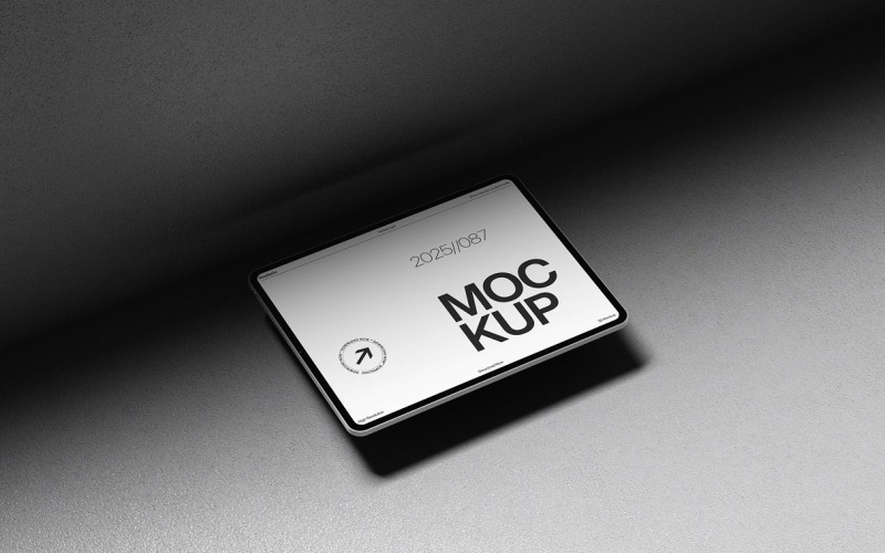 Minimalist Yüzeyde Gerçekçi Tablet Maketi