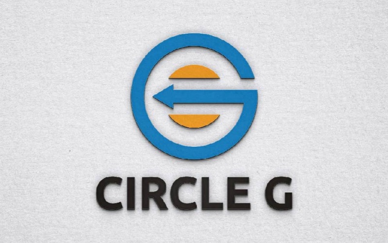 Modello di logo aziendale con lettera G circolare e freccia in direzione