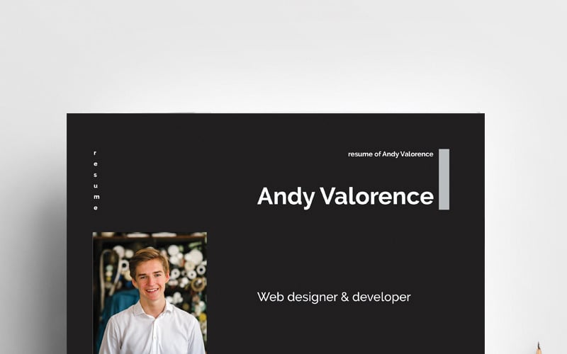Andy - modello di curriculum con parole pulite e colorate